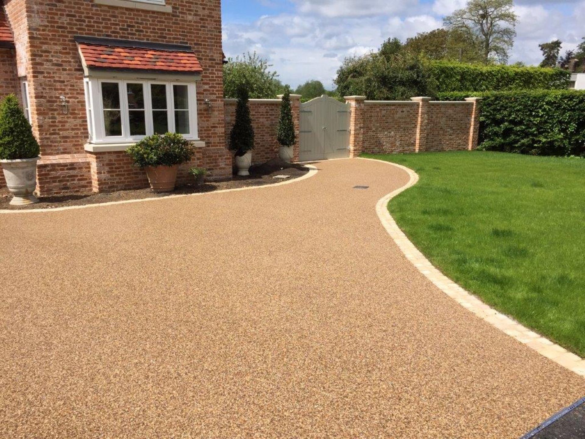 Allée de jardin en tapis de pierre